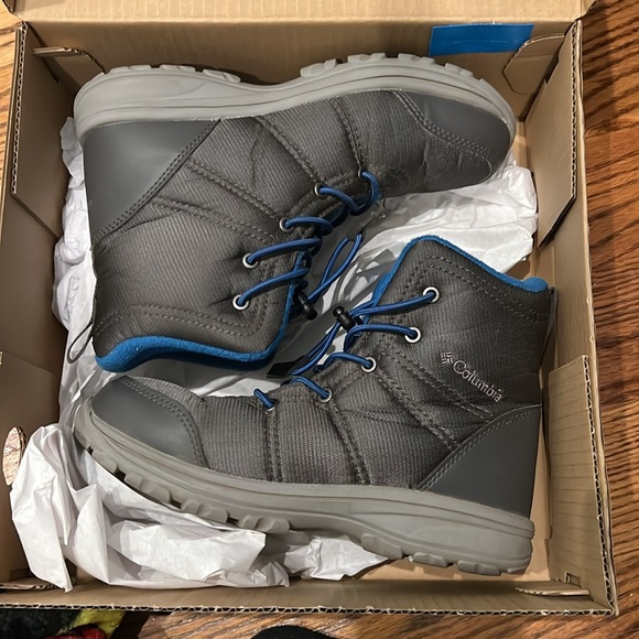Columbia Unisex-Child Fairbanks Omni-Heat Hiking Boot NWT in box size 4 - Picture 8 of 13